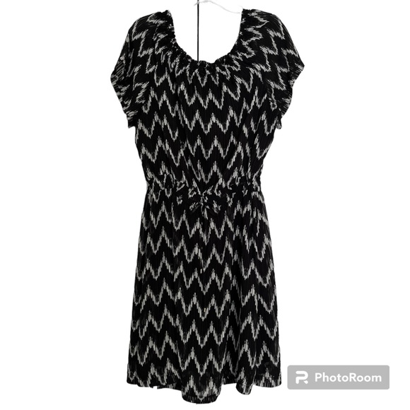 Jones New York Dresses & Skirts - Jones New York dresses size 14 women’s US black and white dress